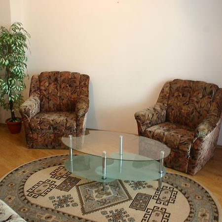 Salonul Rosu Appartement Bacău Buitenkant foto