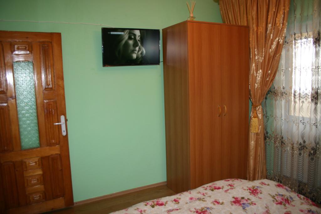 Salonul Rosu Appartement Bacău Buitenkant foto