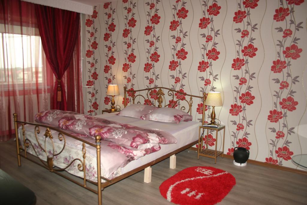 Salonul Rosu Appartement Bacău Buitenkant foto
