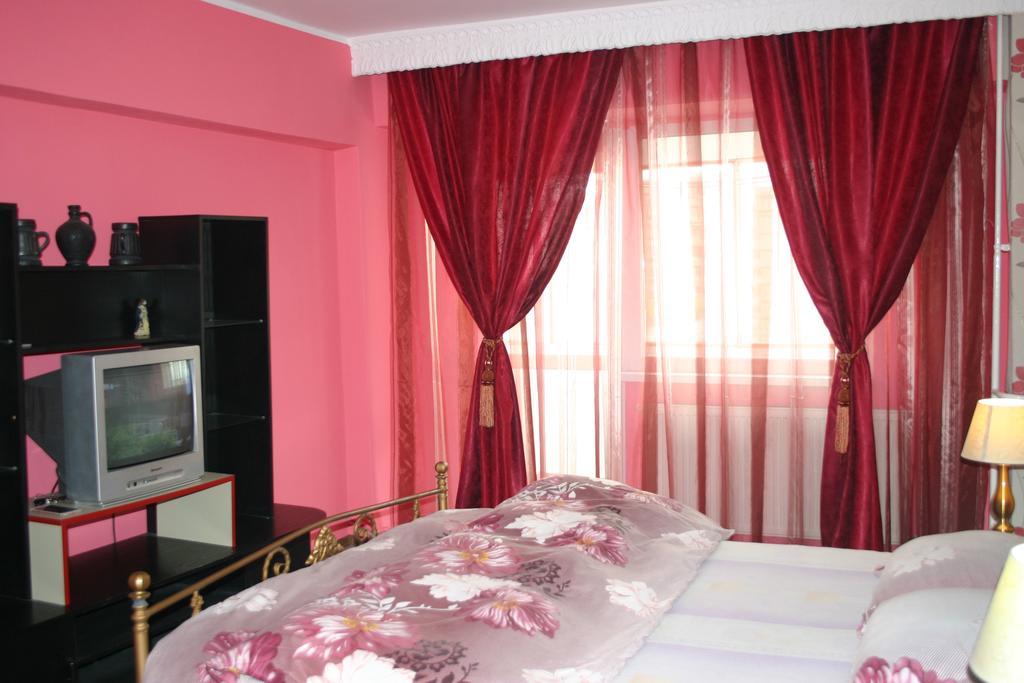 Salonul Rosu Appartement Bacău Buitenkant foto