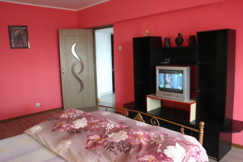 Salonul Rosu Appartement Bacău Buitenkant foto