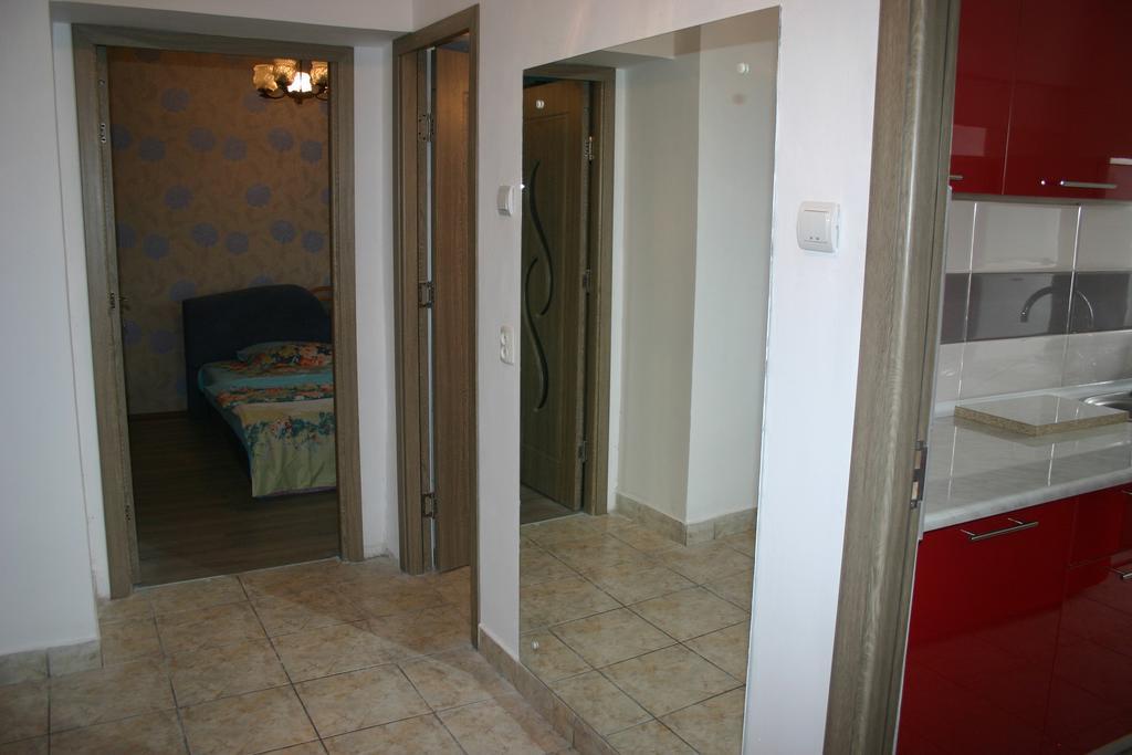 Salonul Rosu Appartement Bacău Buitenkant foto