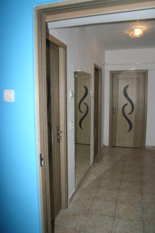 Salonul Rosu Appartement Bacău Buitenkant foto