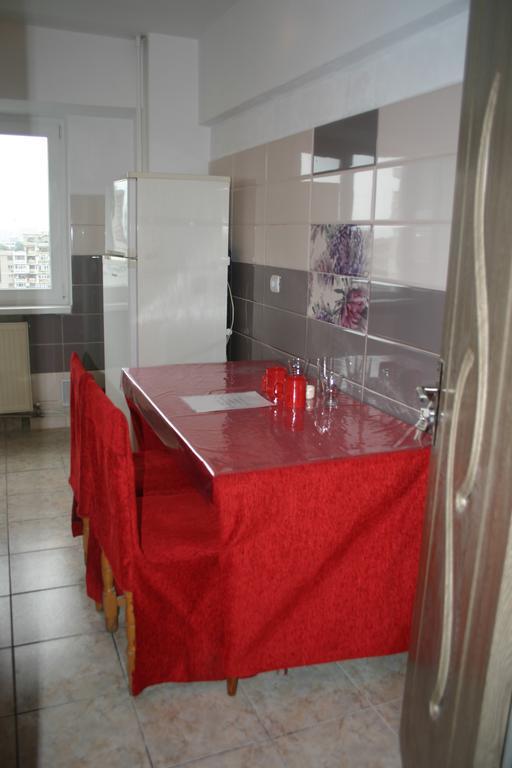 Salonul Rosu Appartement Bacău Buitenkant foto